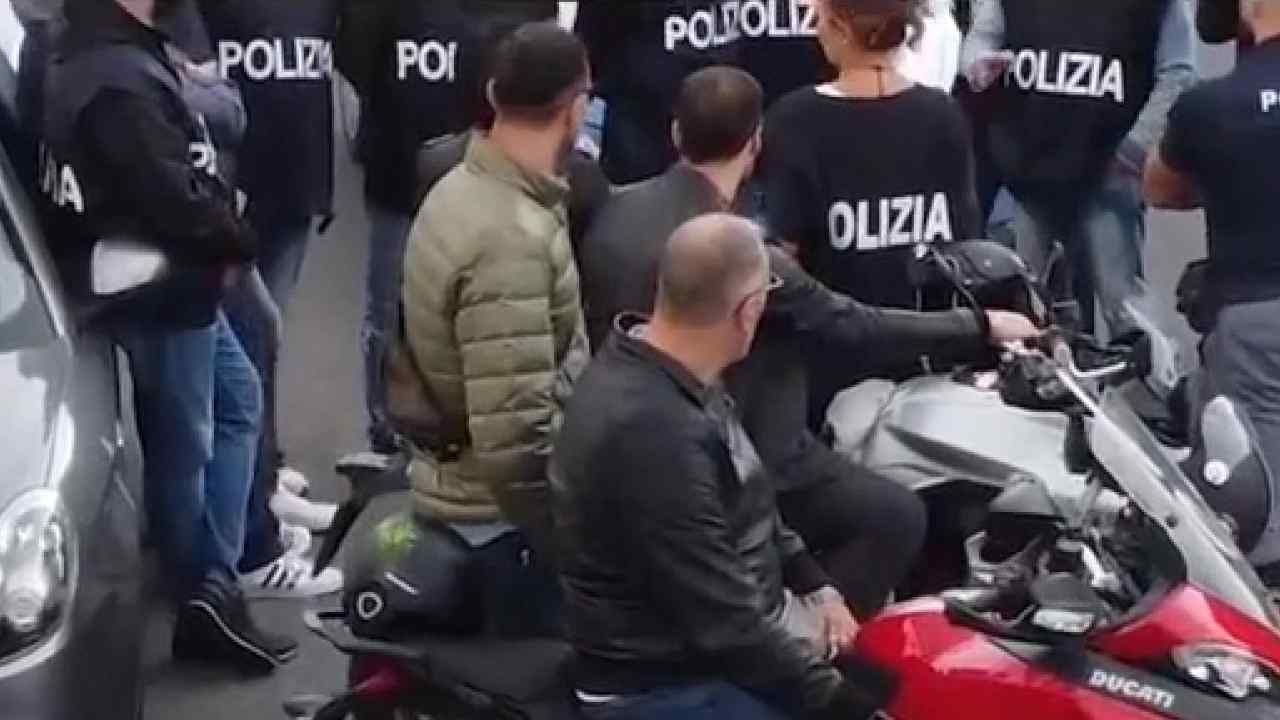 Blitz polizia a Napoli