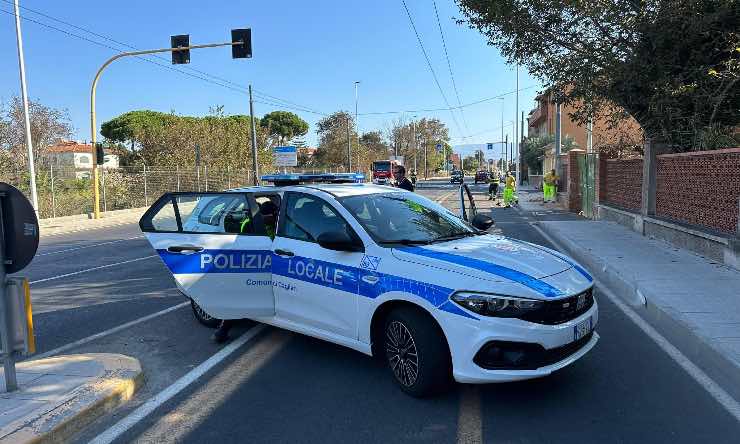 Cagliari, auto della polizia sul luogo dell'incidente