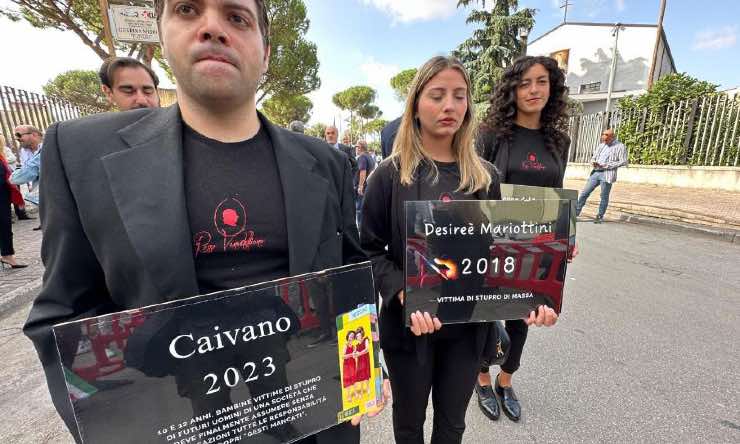 Caivano, flash bob della compagnia teatrale di Caserta