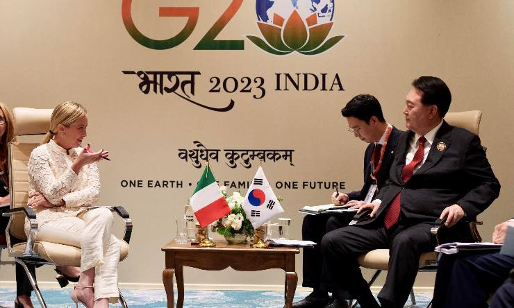 Giorgia Meloni durante l'incontro con il Presidente della Repubblica di Corea