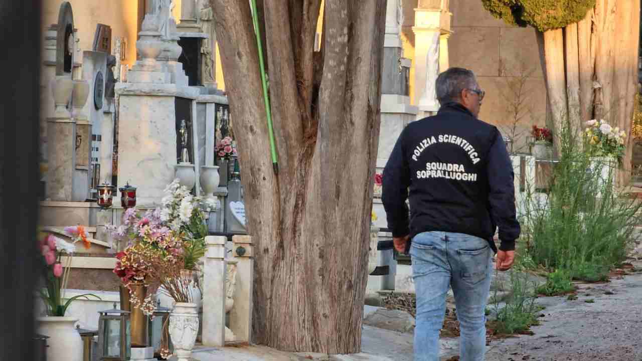 Il cimitero di Castelvetrano presidiato dalle forze dell'ordine