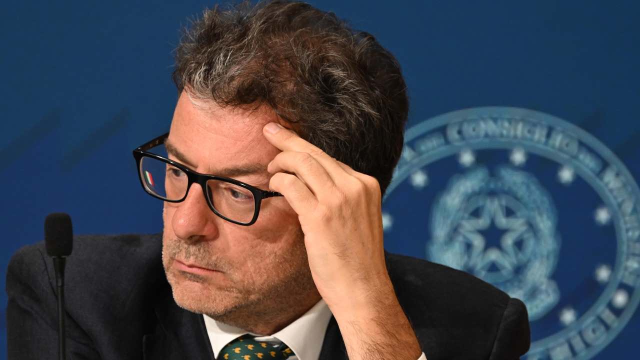 Il ministro dell’Economia, Giancarlo Giorgetti, nel corso di una conferenza stampa al termine del Consiglio
