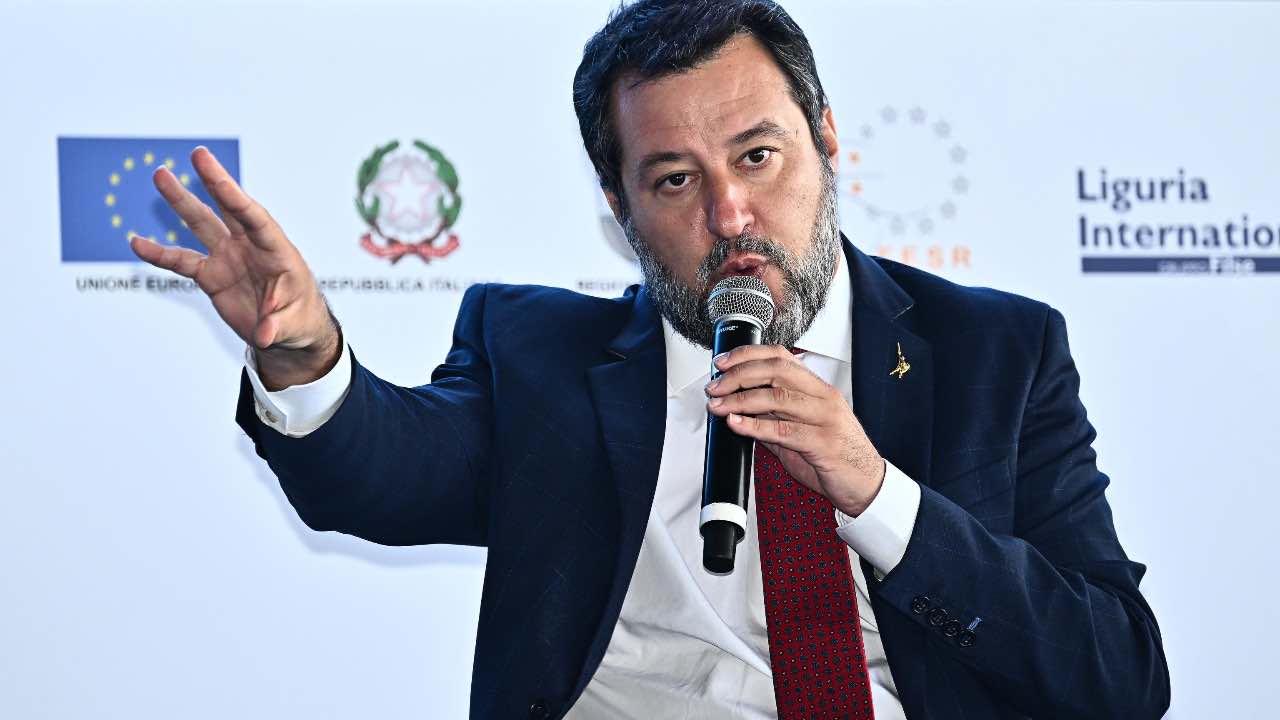Il ministro delle infrastrutture Matteo Salvini, durante l'apertura del 63mo Salone Nautico, Genov
