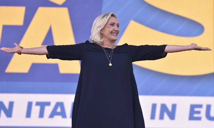 La leader francese del Rassemblement national, Marine Le Pen, durante il raduno di Pontida