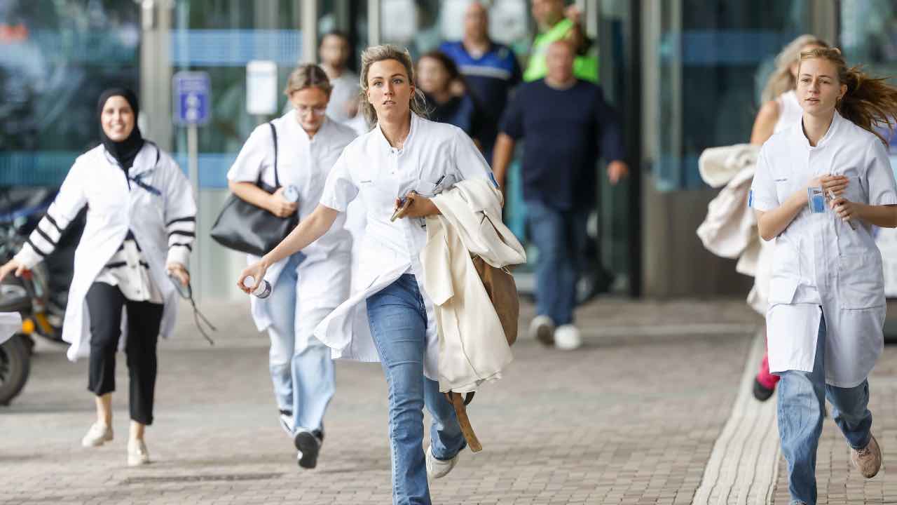 Rotterdam, gente in fuga dal luogo della sparatoria