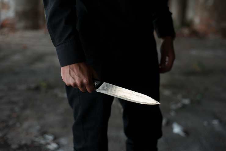 Uomo con coltello