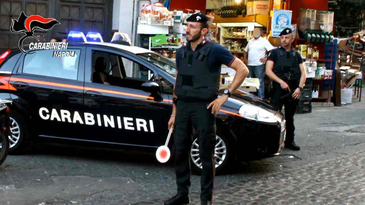 Carabiniere nella città di Napoli