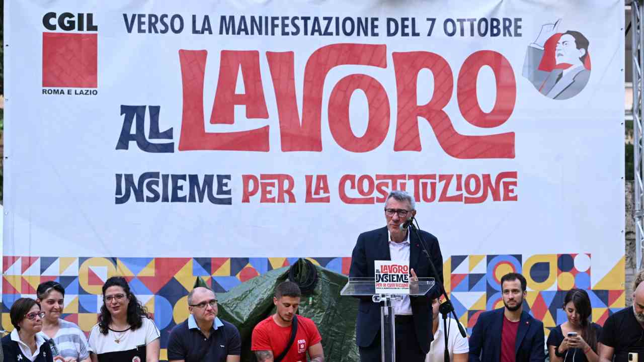 Il segretario generale della CGIL, Maurizio Landini,