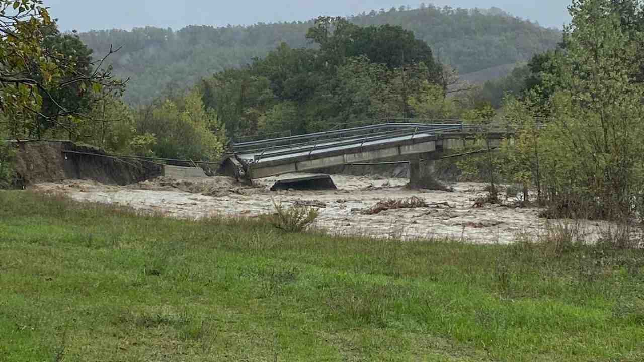 Ponte crollato a Ozzanello