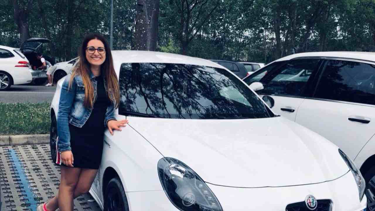 Treviso, ragazza di 27 anni uccisa a coltellate in casa: in fuga il presunto assassino | Vanessa Ballan lascia un bimbo di 4 anni