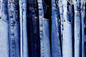 Jeans di tendenza: i migliori modelli 2024 da acquistare adesso