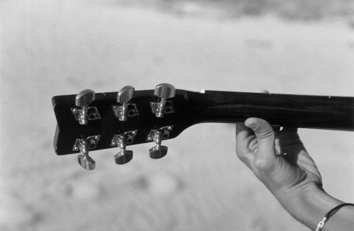 Le 10 Canzoni Con Accordi Da Suonare Con La Chitarra In Spiaggia Nanopress