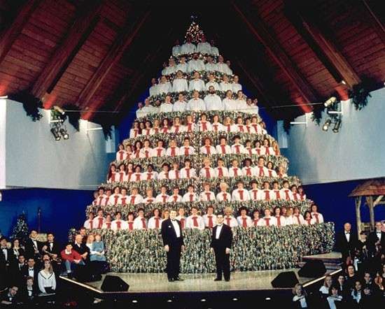 Albero di Natale fatto dal coro