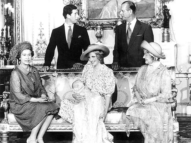 Principe William neonato con la famiglia reale