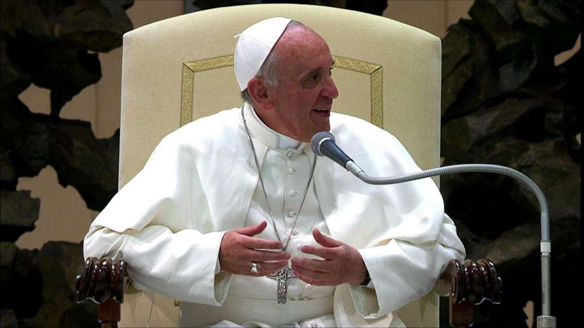 Bergoglio parla ai fedeli