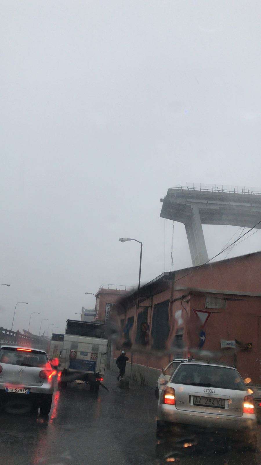 Ponte crolla a Genova